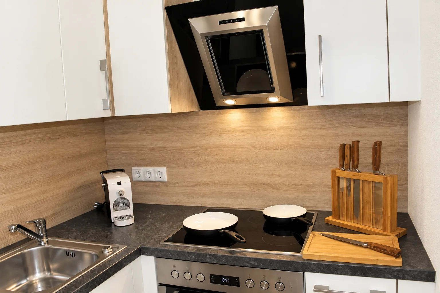 Kuechenzeile im Apartment Apart Alpenjuwel